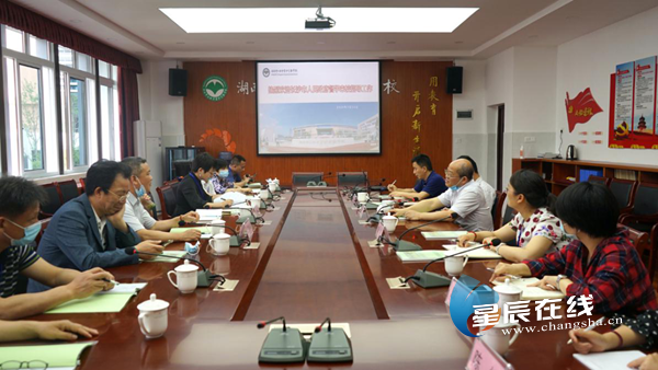 长沙市人民政府督学汤定一对附中星沙进行随访督导