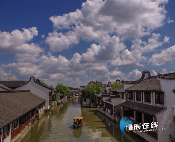 烟雨濛濛便定格成千里江南历史长空的风景江南多情深高挂的残月懒懒地