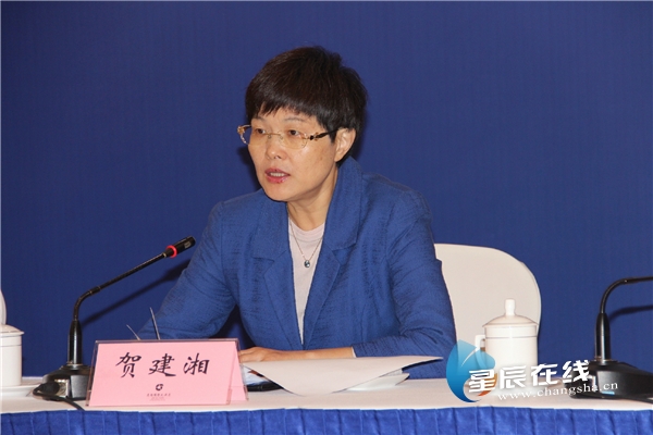 (郴州市人民政府副市长贺建湘介绍活动特色.