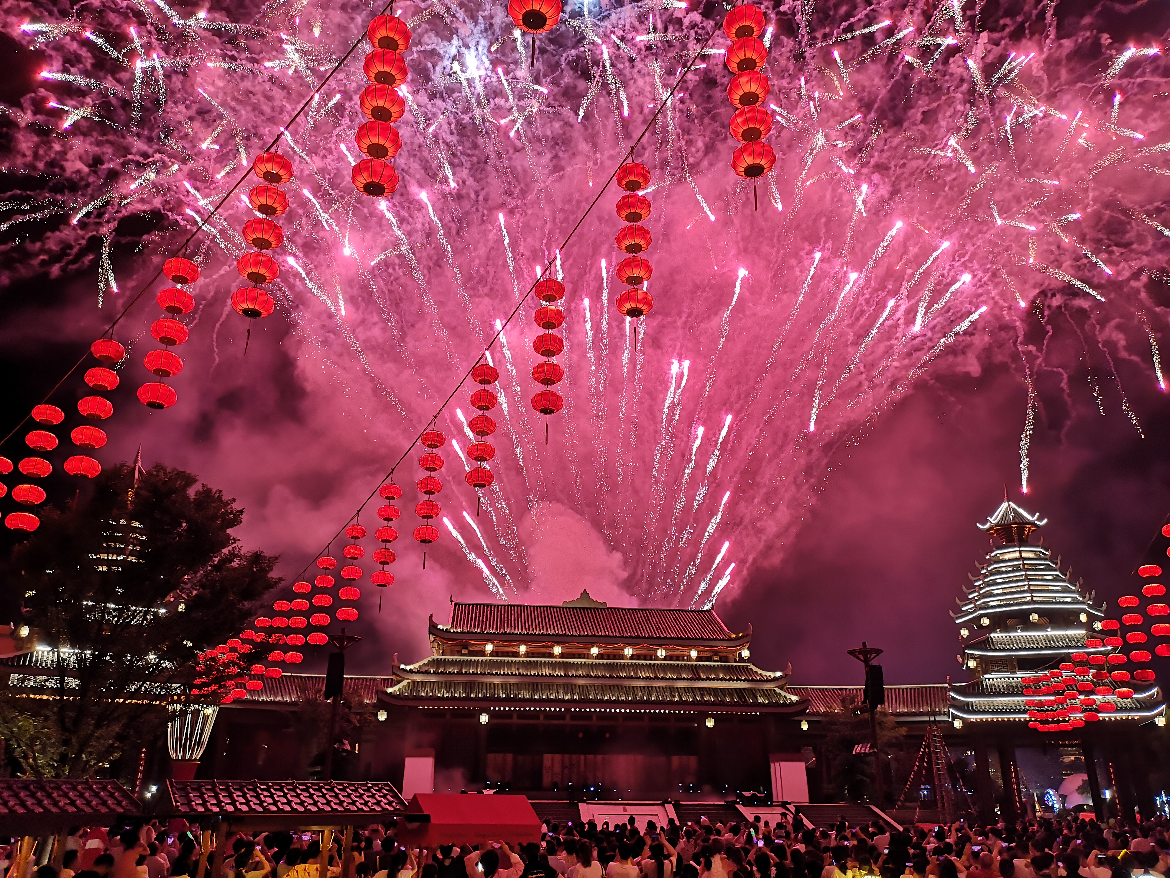 浓情端午 长沙方特璀璨烟花秀点亮仲夏夜