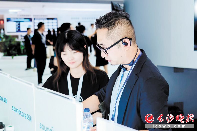 安克创新旗下的声阔携全线影音产品亮相飞书未来无限大会。长沙晚报通讯员 梁霄 供图