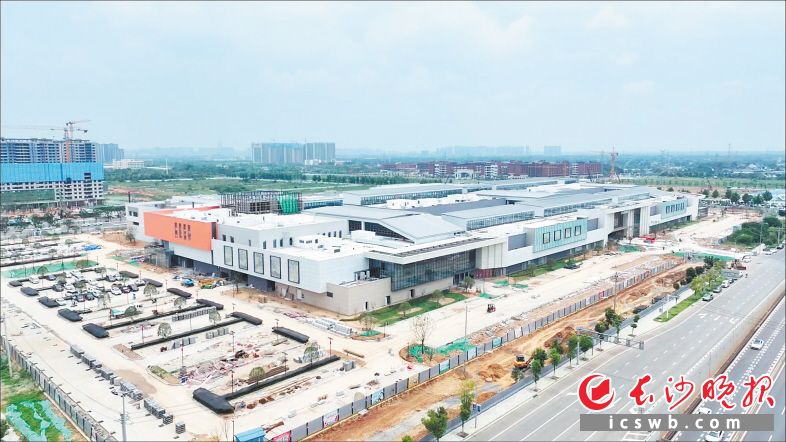 　　长沙杉杉奥特莱斯广场项目总进度已达96%，计划2025年9月开业。项目方供图