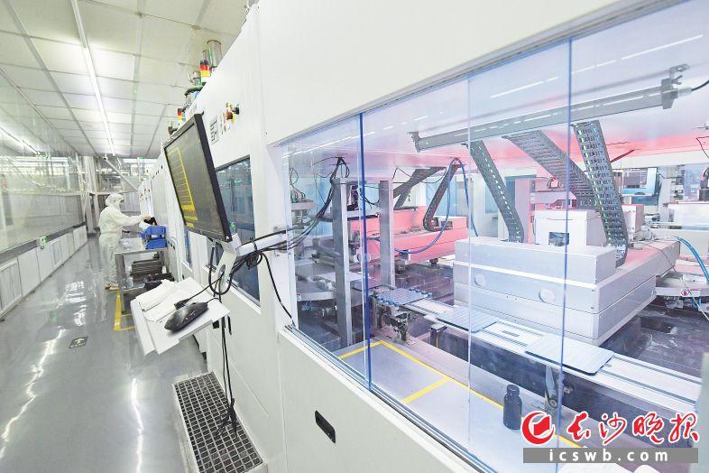 　　红太阳新能源的&ldquo;智造车间&rdquo;。长沙晚报全媒体记者 王志伟 摄