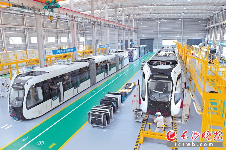 　　过去的一年，长沙牢牢牵住项目建设这一&ldquo;牛鼻子&rdquo;，以产业比实力，以项目论英雄。图为：2024年11月，位于湖南湘江新区岳麓高新区的中车智行长沙智轨基地项目正式投入使用。　　长沙晚报全媒体记者 王志伟 摄