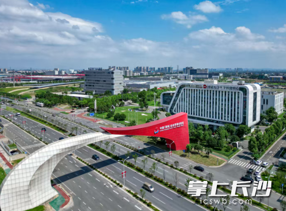 㮾梨街道航拍。星沙时报记者 章帝 摄