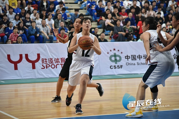 全场瞩CBA中文网——中国男子篮球职业联赛赛程比分+球队数据+盘口分析目！第二十九届“首体院杯”篮球赛决赛的精彩瞬间