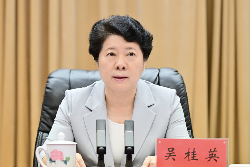 省委常委、市委书记吴桂英出席会议并讲话。