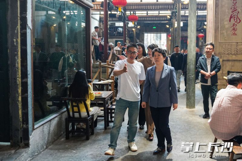 东茅街茶馆调研现场。