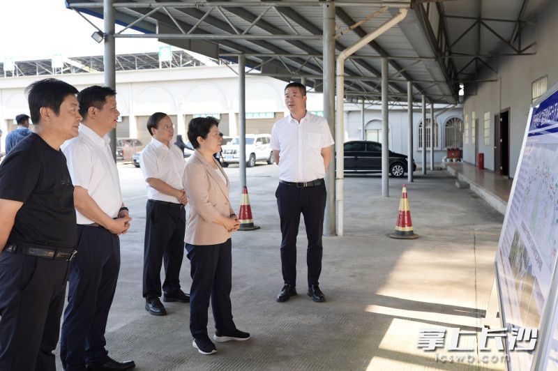 京港澳高速长株段扩容工程调研现场。 均为长沙晚报全媒体记者郭雨滴摄