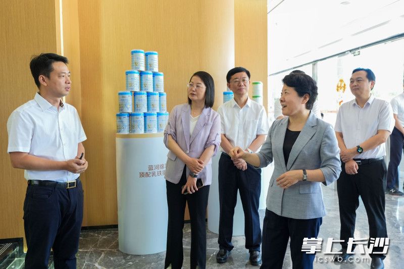 蓝河乳业调研现场。