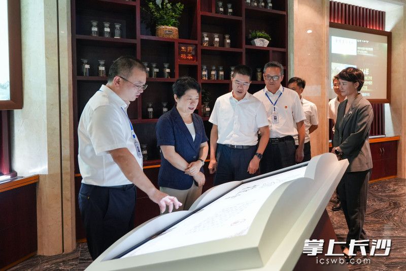 吴桂英走进长沙市中医医院芙蓉院区。