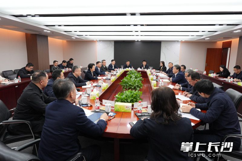 2月26日,省委常委、市委书记吴桂英调研湖南中烟工业有限责任公司。 长沙晚报全媒体记者 郭雨滴 摄