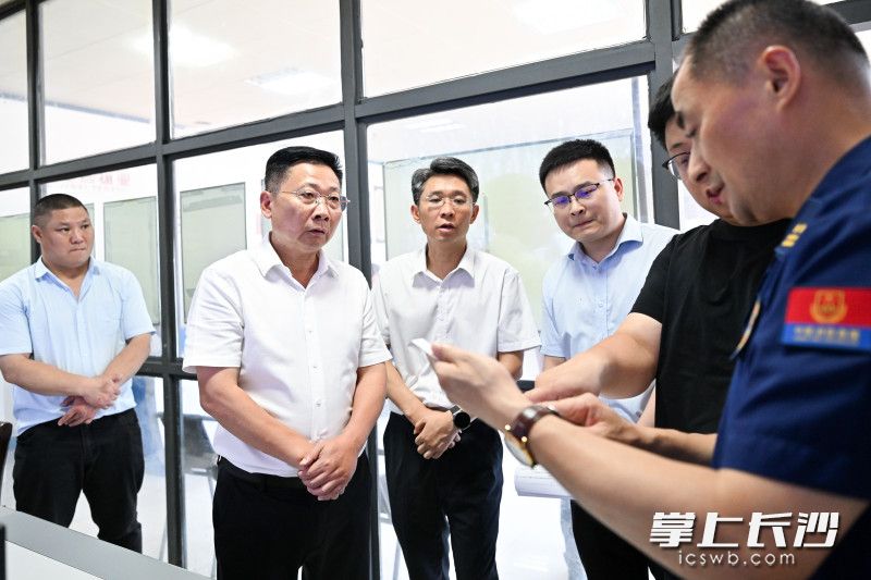 陈博彰以“四不两直”方式检查督导消防安全隐患排查整治工作。 均为长沙晚报全媒体记者 王志伟 摄