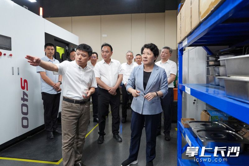 6月9日，省委常委、市委书记吴桂英调研雨花区经济社会发展情况并督导检查安全生产工作，来到长沙众远新材料科技有限公司。