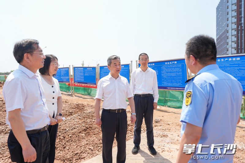 6月17日,副省长、市委书记陈竞在湖南湘江新区实地督导检查生态环境保护工作。长沙晚报全媒体记者 郭雨滴 摄