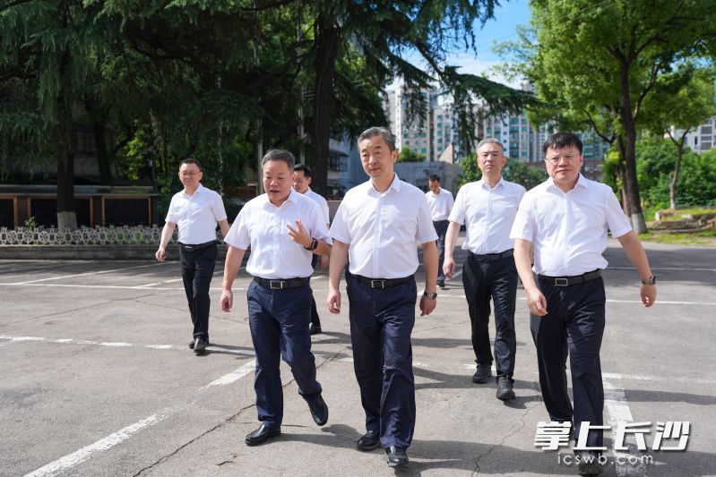 7月8日，副省长、市委书记陈竞在芙蓉区调研经济社会发展情况，来到曙光片区城市更新项目。