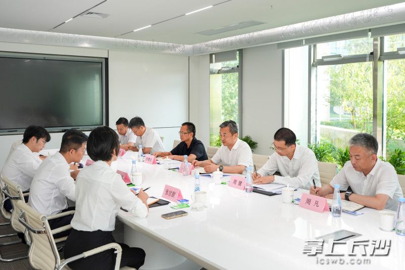 陈竞调研汇思光电。均为长沙晚报全媒体记者 郭雨滴 摄