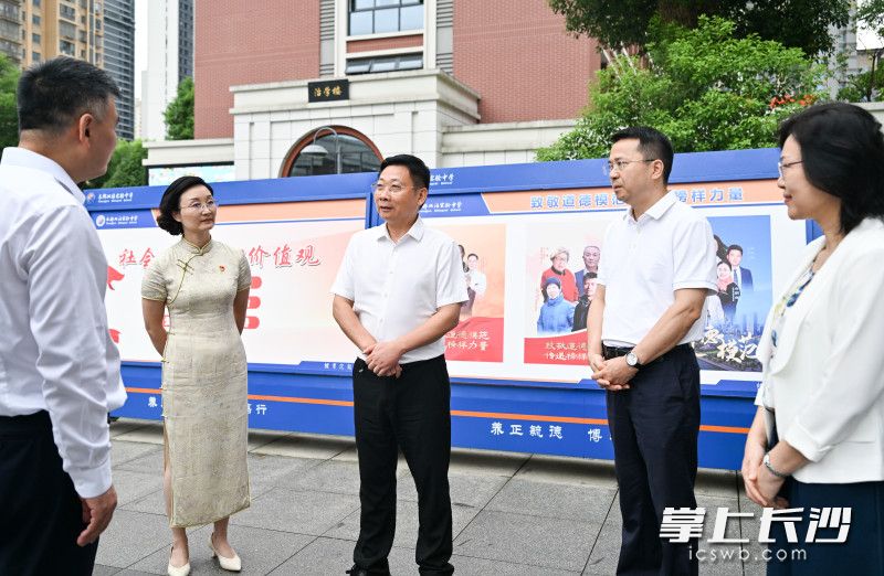 8月31日,市委副书记、市长陈博彰检查督导秋季学期开学及校园安全工作。 长沙晚报全媒体记者 王志伟 摄