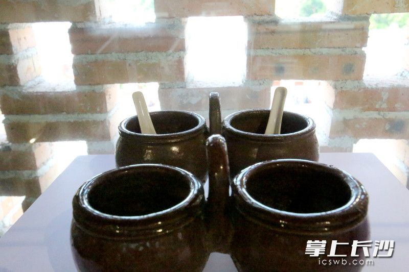 油盐坛子。