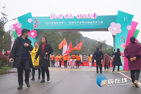 当娇艳桃花遇上汉服湖南灰汤第十一届桃花节今日启幕