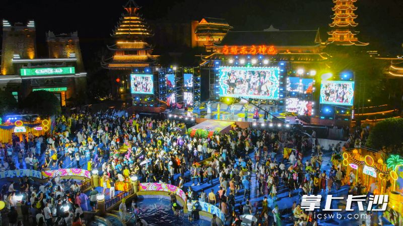 长沙方特东方神画将以&ldquo;七夕良缘夜&rdquo;为主题，将中式浪漫与游玩完美结合。