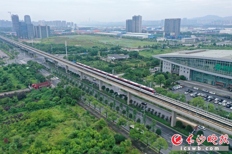 今年6月28日，长沙地铁1号线北延一期工程正式载客，5座车站与既有1号线在开福区政府站贯通。 　　长沙晚报全媒体记者 王志伟 摄