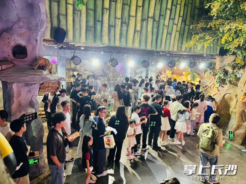 长沙海信广场5月31日客流超过4万,比去年端午提升了30%。通讯员 刘海宁供图