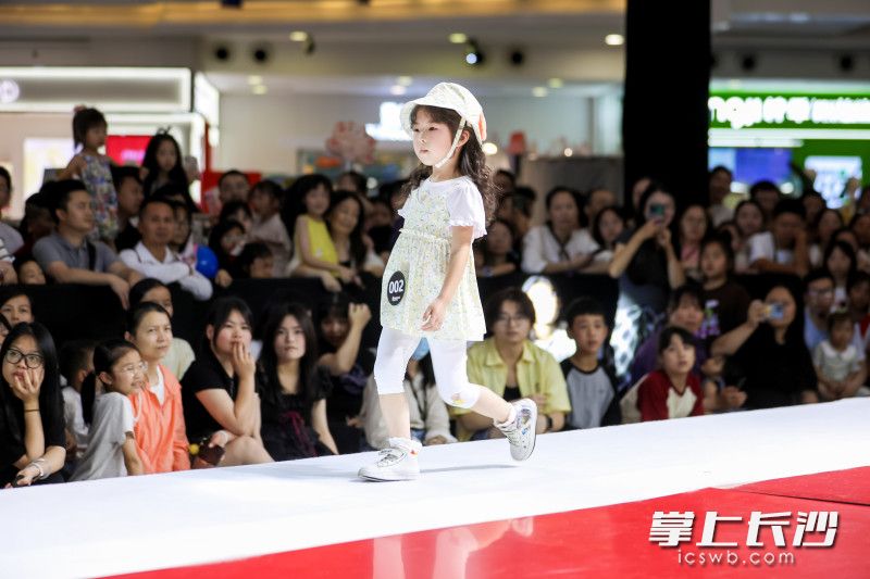 长沙国际少儿时装周暨砂之船第五届童模大赛决赛现场。通讯员 黄智军供图