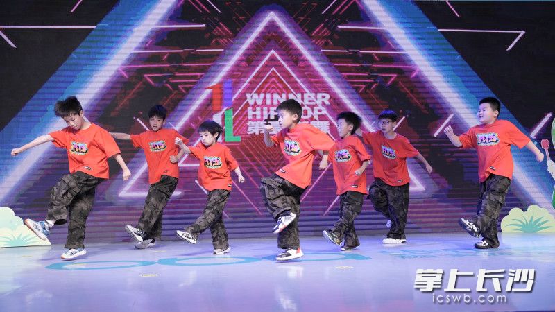 步步高梅溪新天地的少儿街舞展演。通讯员 傅斯威供图