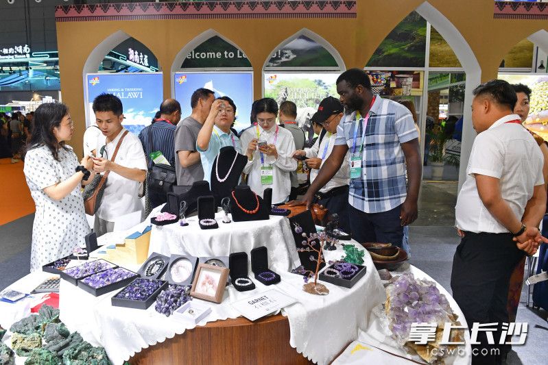 展会现场人气火爆。