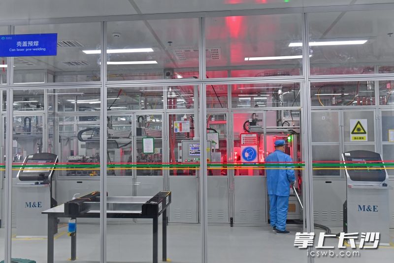 位于宁乡的弗迪电池专门生产“刀片电池”。长沙晚报全媒体记者 王志伟摄