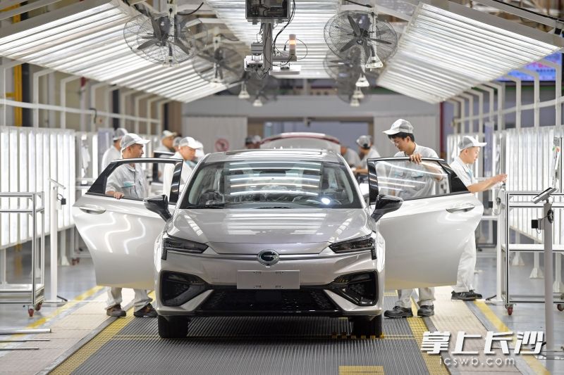 位于长沙经开区的广汽埃安,平均每53秒即可下线一台新能源汽车。长沙晚报全媒体记者 王志伟摄