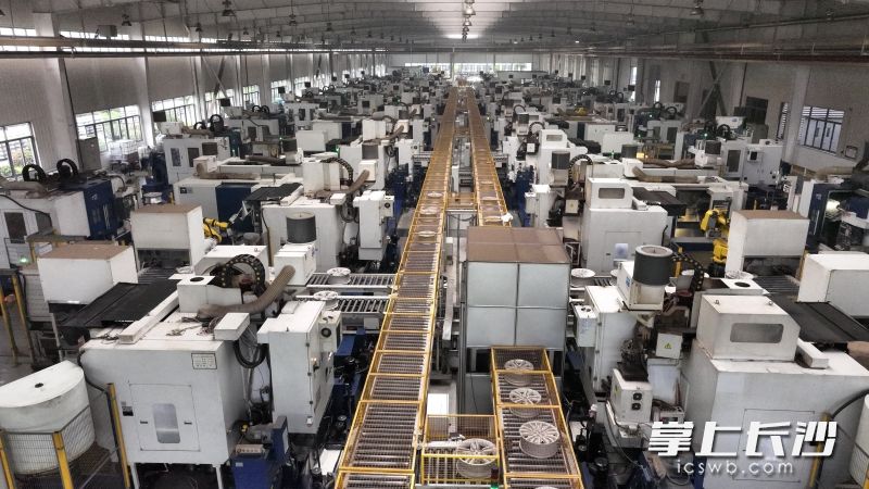 位于望城经开区的中信戴卡,以柔性产线赋能铝制轮毂生产。长沙晚报全媒体记者 刘晓敏摄