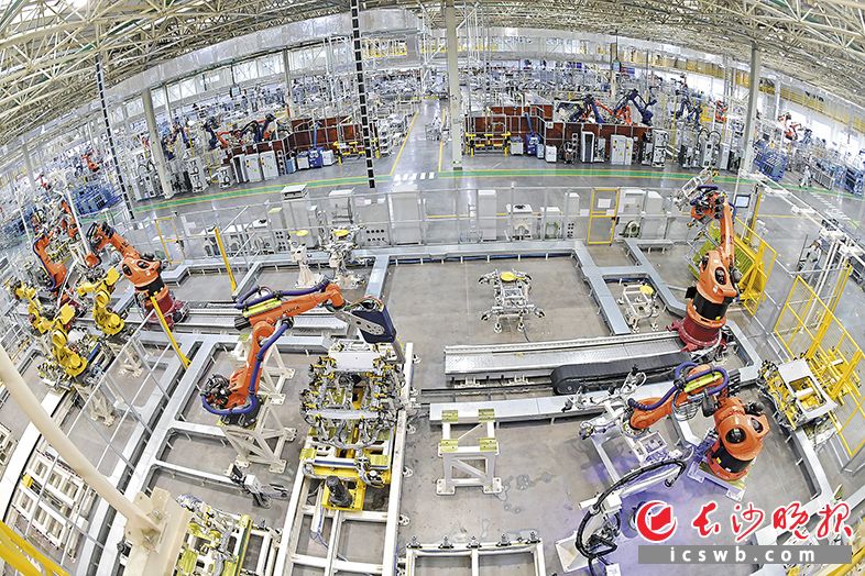 广汽埃安长沙智能生态工厂可年产20万辆新能源汽车。