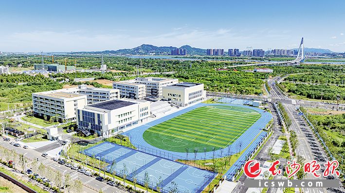 2025年9月建成开学的长沙市一中大泽湖学校。本版图片均为肖奥提供