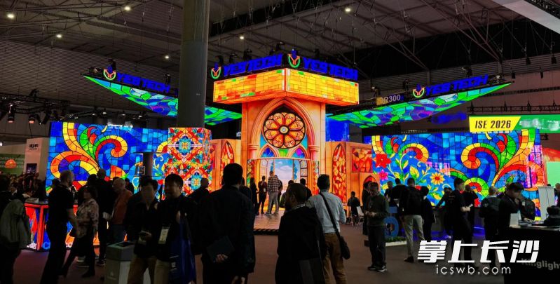 新亚胜展位现场吸引了众多国际客人。