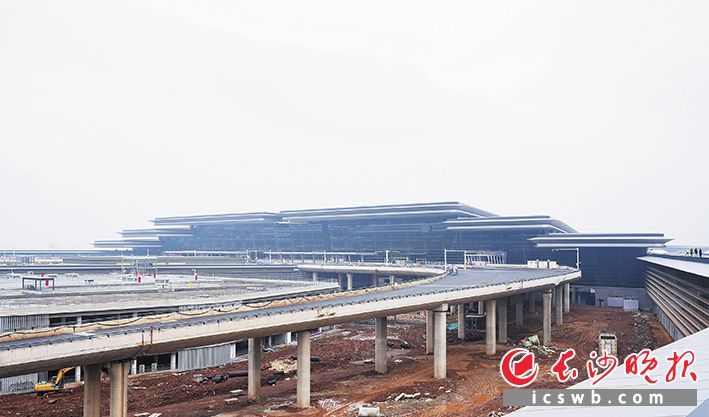 T3航站楼于2022年正式动工,2025年完成主体施工,目前正全力推进精装修施工。均为长沙晚报全媒体记者 邹麟 摄