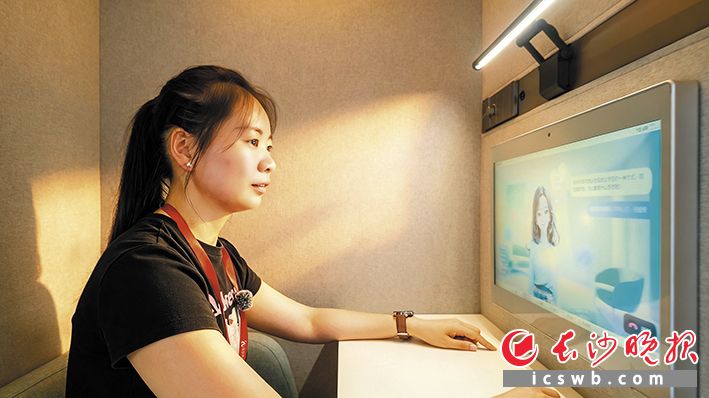 小智AI 空间站成为校园里的“情绪安全屋”。长沙晚报全媒体记者 陈飞 摄