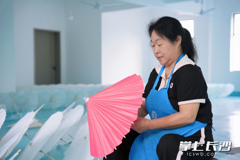 非遗技艺正转化为“致富产业”。