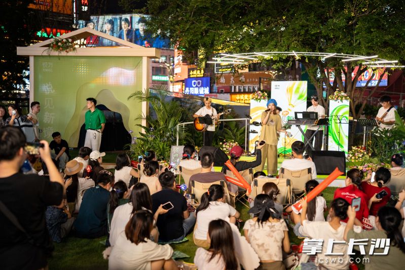 长沙悦方ID MALL全新升级的南广场正式亮相,五一商圈迎来5000平方米的城市绿洲。