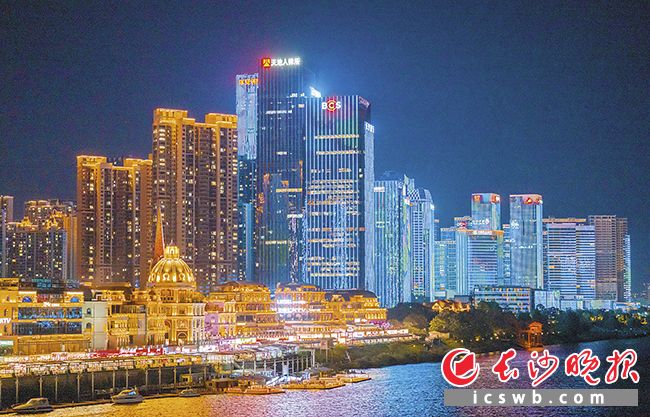 渔人码头,是长沙夜生活最集中的地方之一。