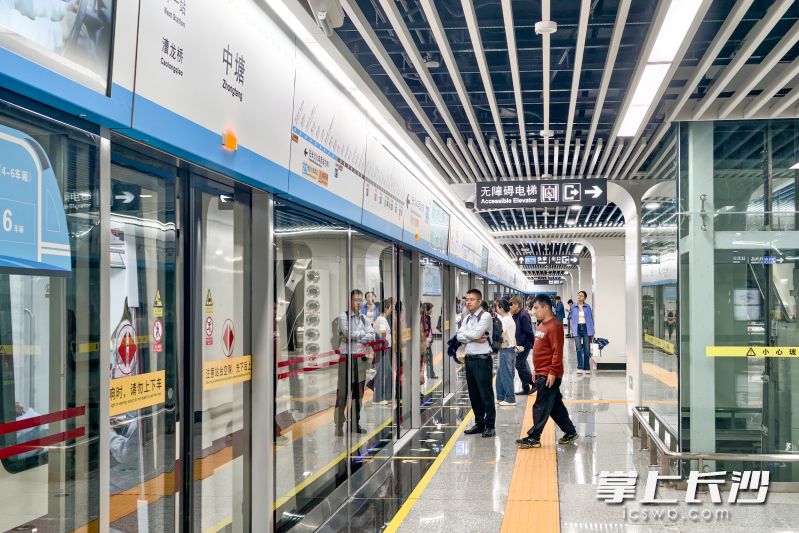 地铁2号线全线通车后,将成为长沙唯一串联火车南站、长沙火车站、高铁西站三大枢纽的地铁干线。 湘江早报全媒体记者 罗钟杰 摄