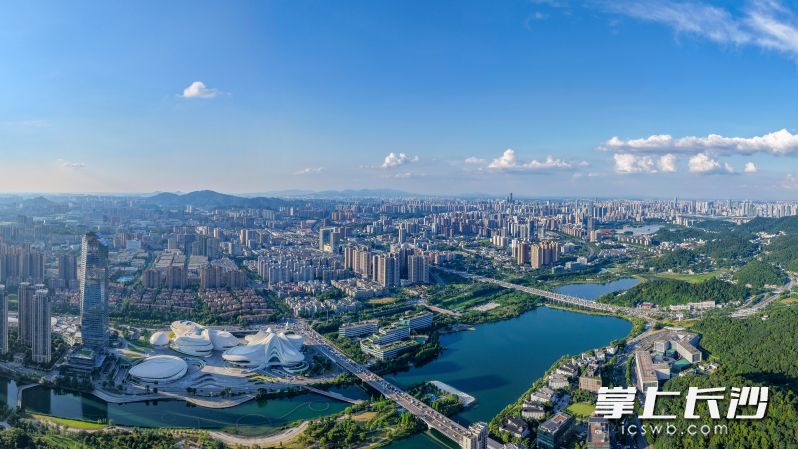梅溪湖片区交通能级与发展格局迎来全面升级。 湘江早报全媒体记者 罗钟杰 摄