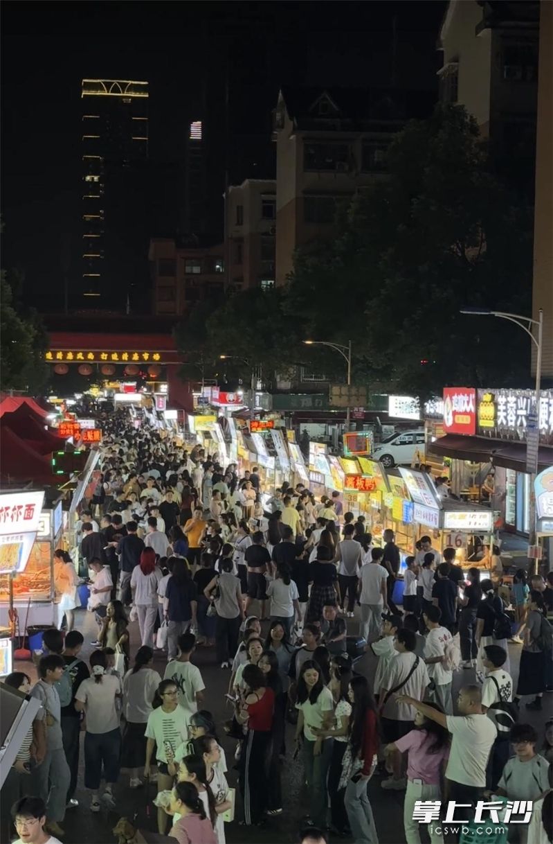 中秋假期扬帆夜市日均客流达6万人次。