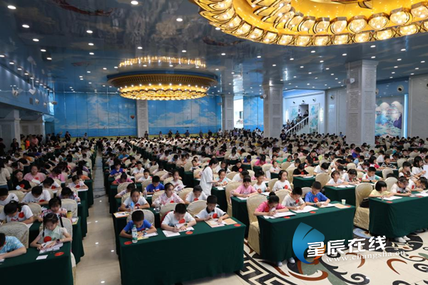 本次大赛是湖南省首次举办的青少儿硬笔书法线下现场比赛,与以往邮寄