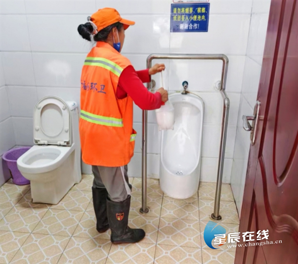 长沙开福区环卫中心推进公厕精细化维护 小细节里的民生大提升凤凰联盟网址(图2)