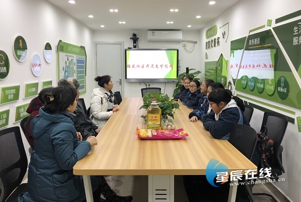 雨花区:寒假期间搭建公益平台 学生志愿者走访