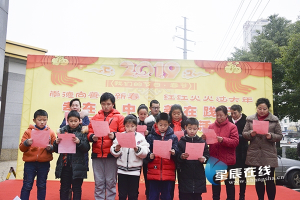 芙蓉区:志愿者齐登群众大舞台 文艺互动促成百