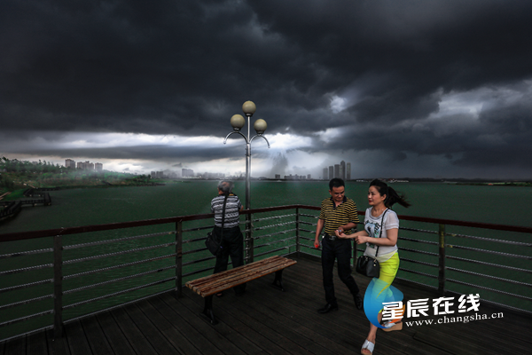 长沙市气象台发布大风蓝色预警信号 未来24小时将出现6级大风