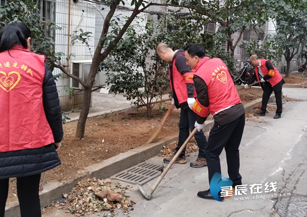 芙蓉区南湖社区帮帮快递助文创志愿服务不打烊